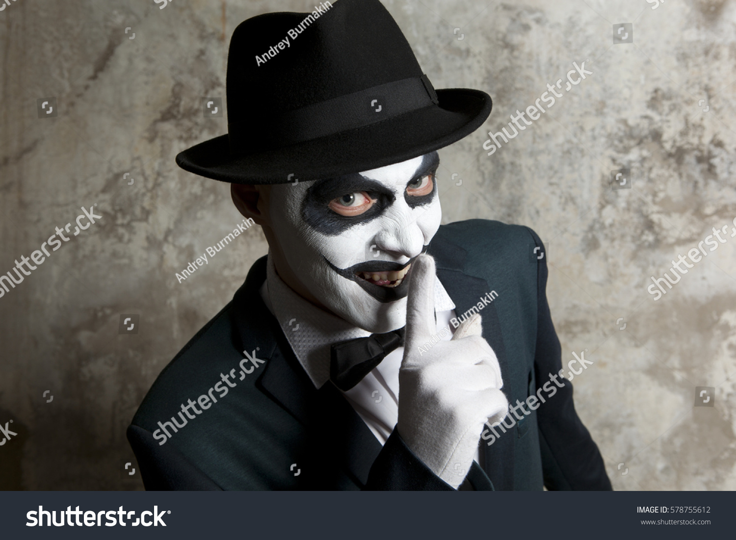 Scary Evil Clown Wearing Bowler Hat Stock Photo 578755612 Shutterstock