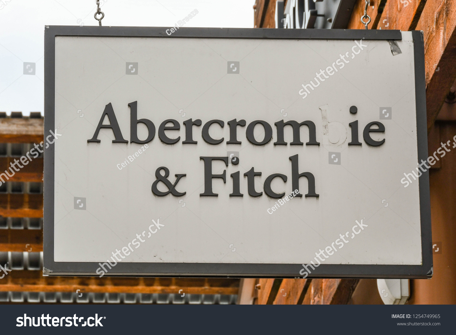 abercrombie and fitch premium outlet