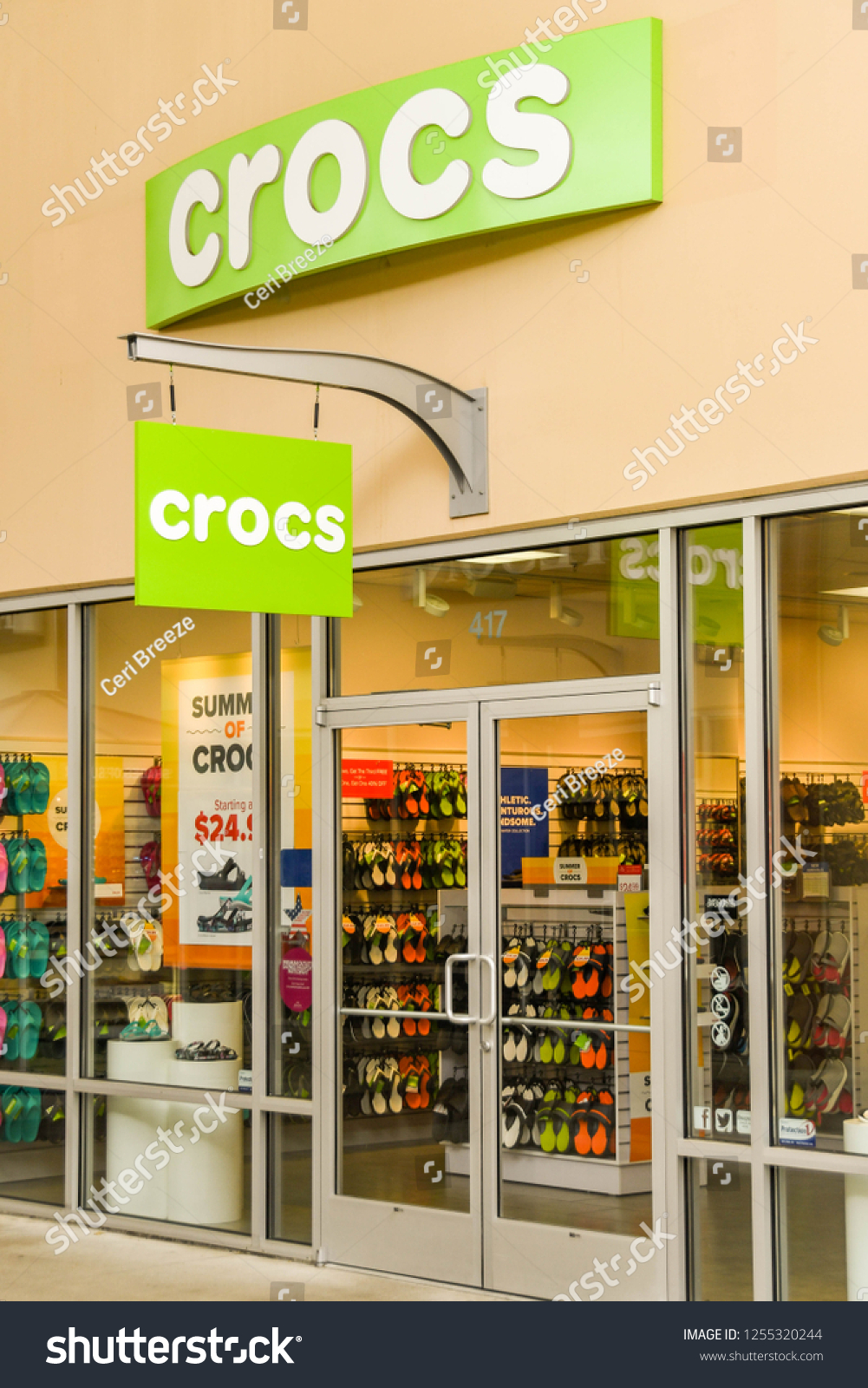 crocs store usa