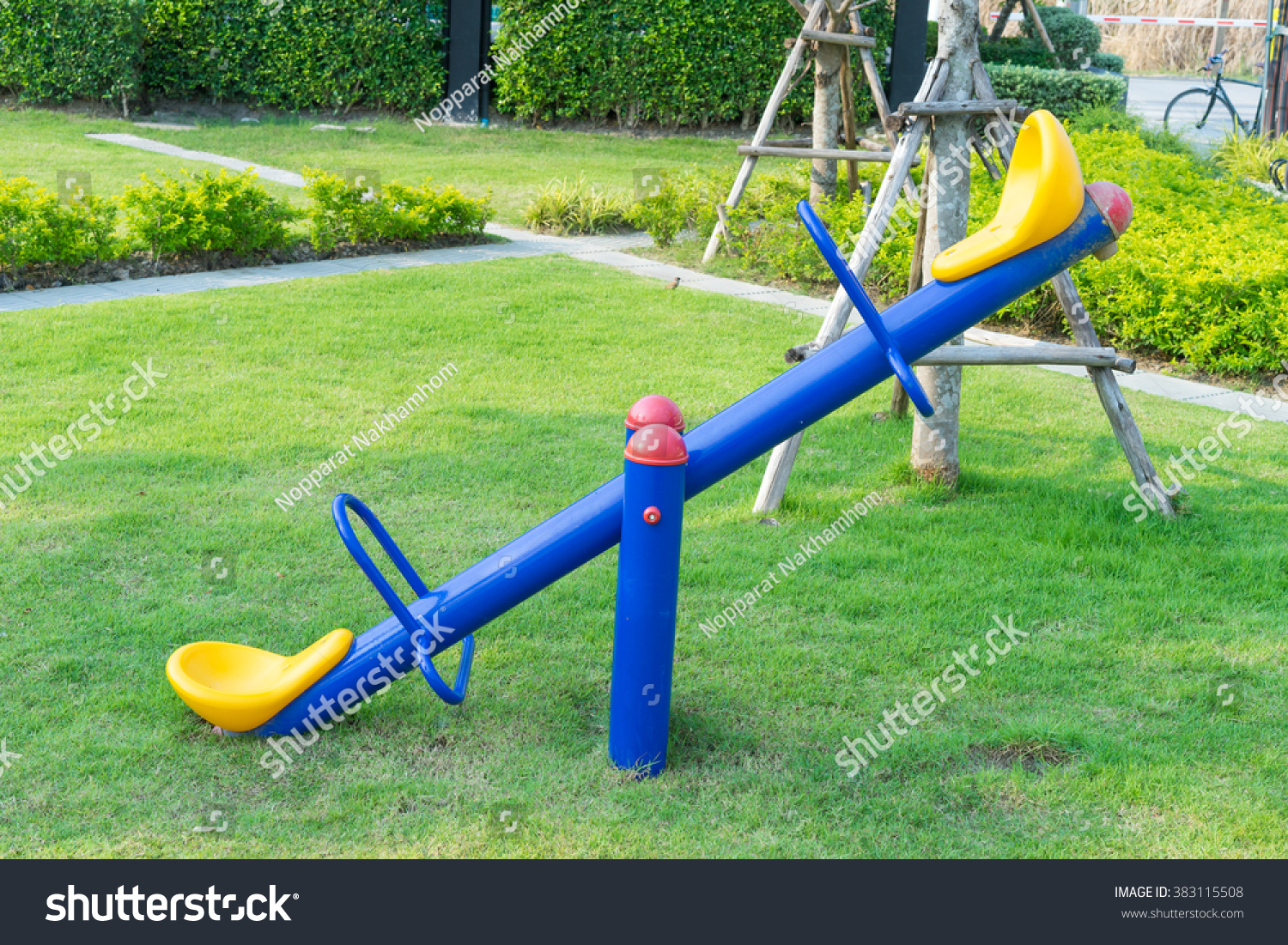 teeter totter vs seesaw