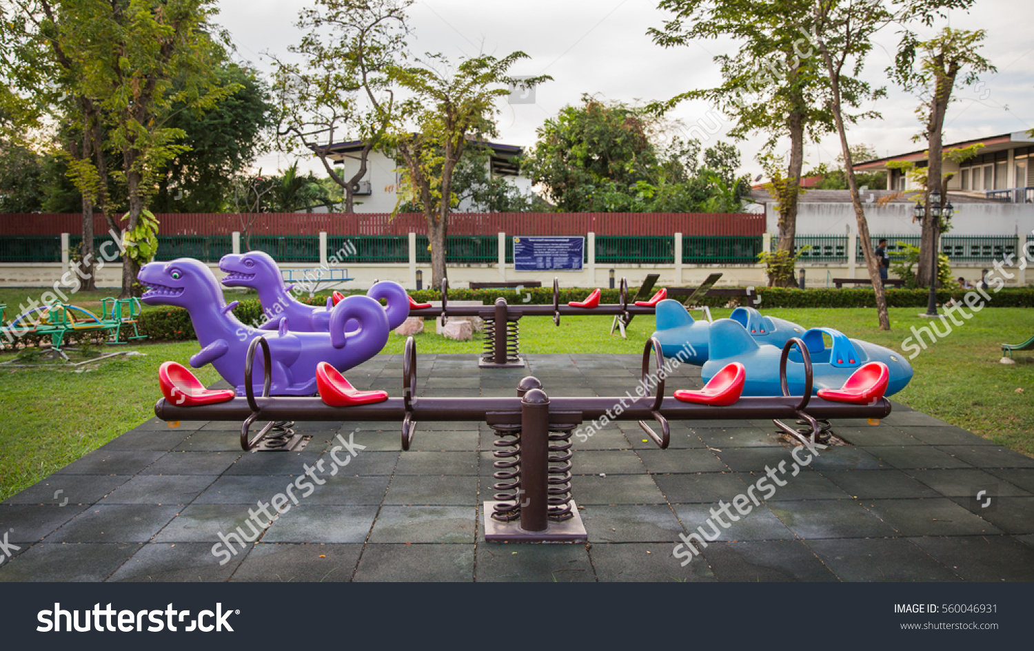 teeter totter vs seesaw