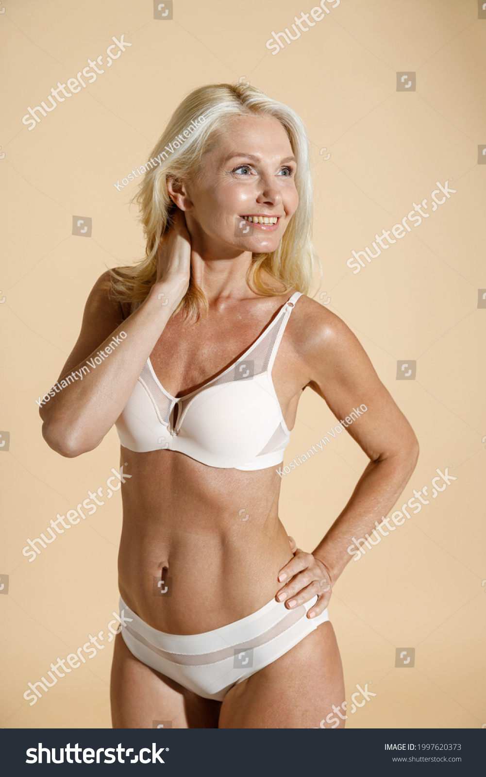 Sensual Caucasian Mature Blonde Woman Lingerie库存照片1997620373 Shutterstock