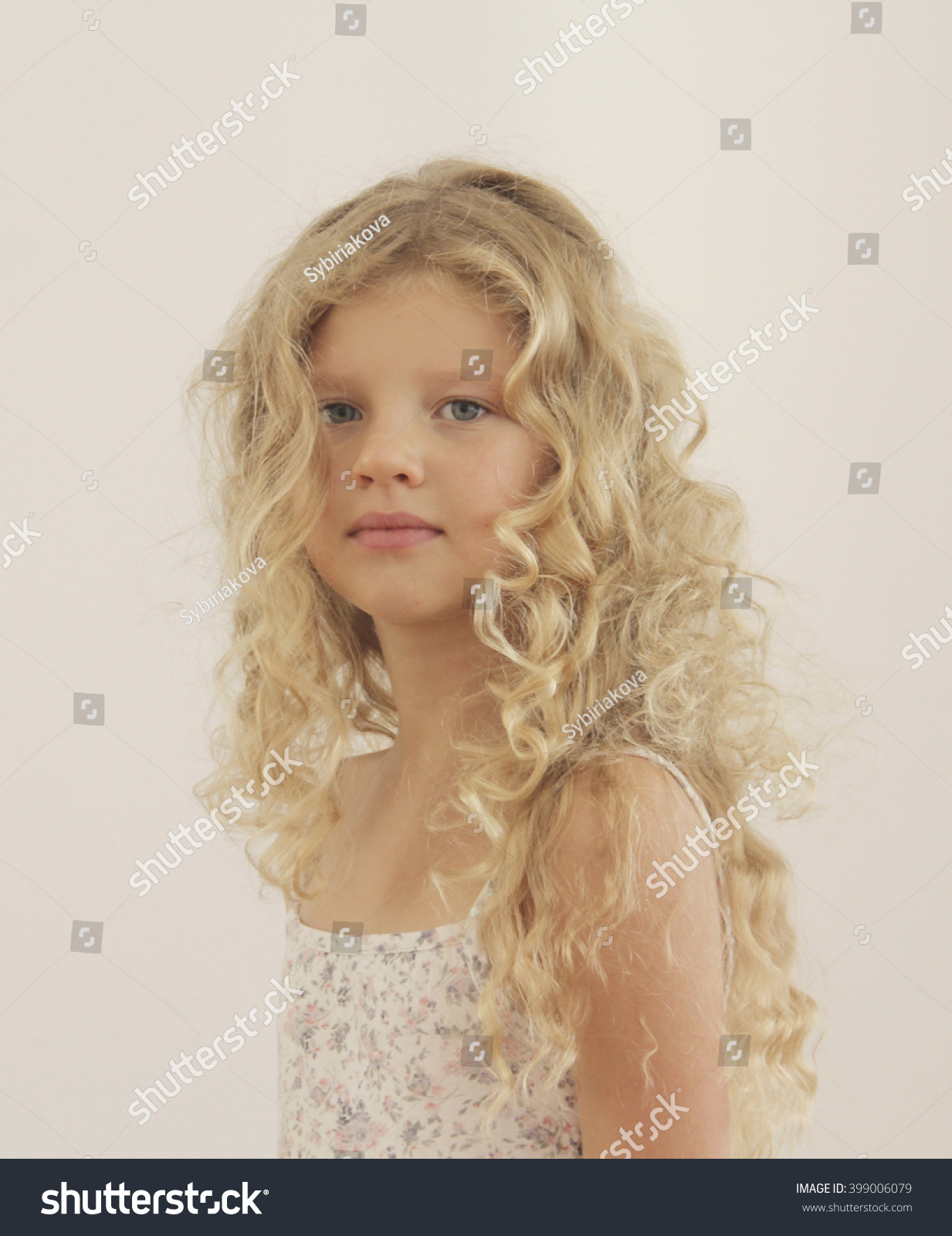 Seven Years Baby Girl Beautiful Long Stockfoto Jetzt