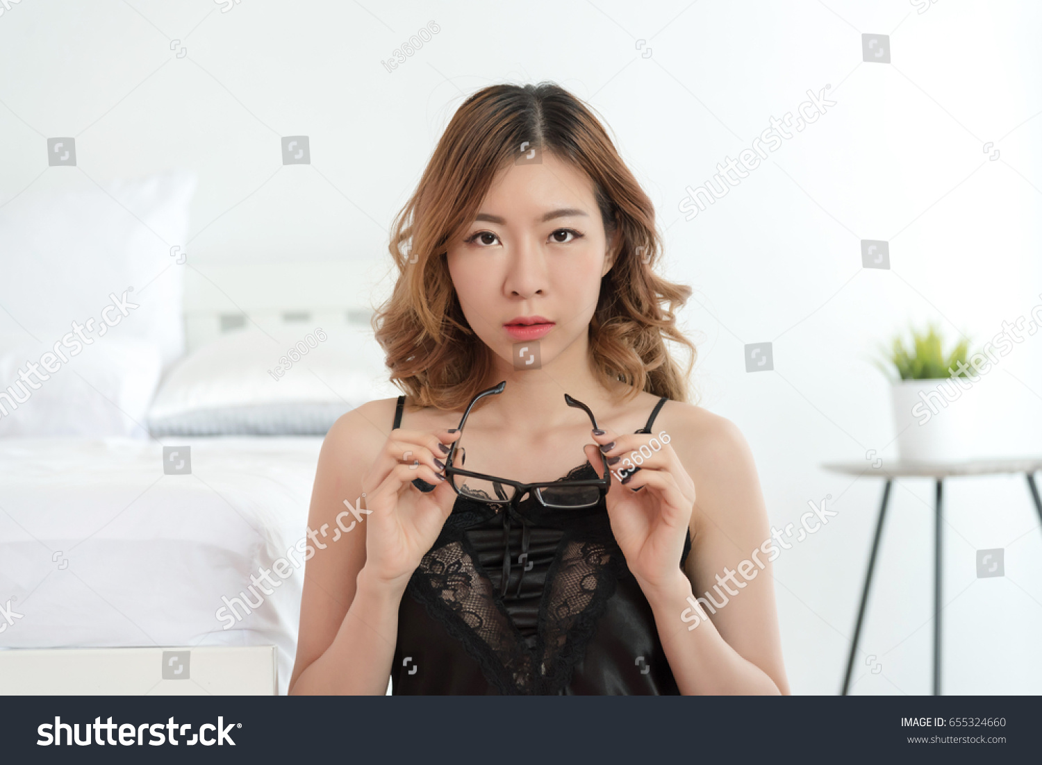 Sexy Asian Slim Woman Posing Bed库存照片655324660 Shutterstock