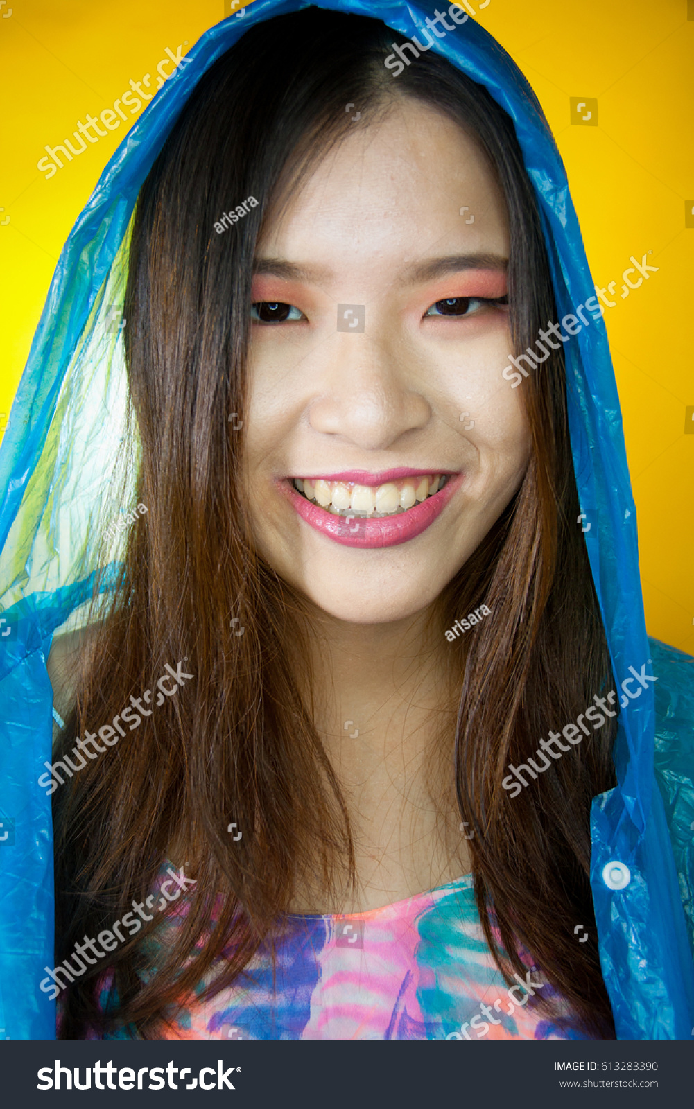 Sexy Asian Woman Wears Rain Coat 스톡 사진 613283390 Shutterstock