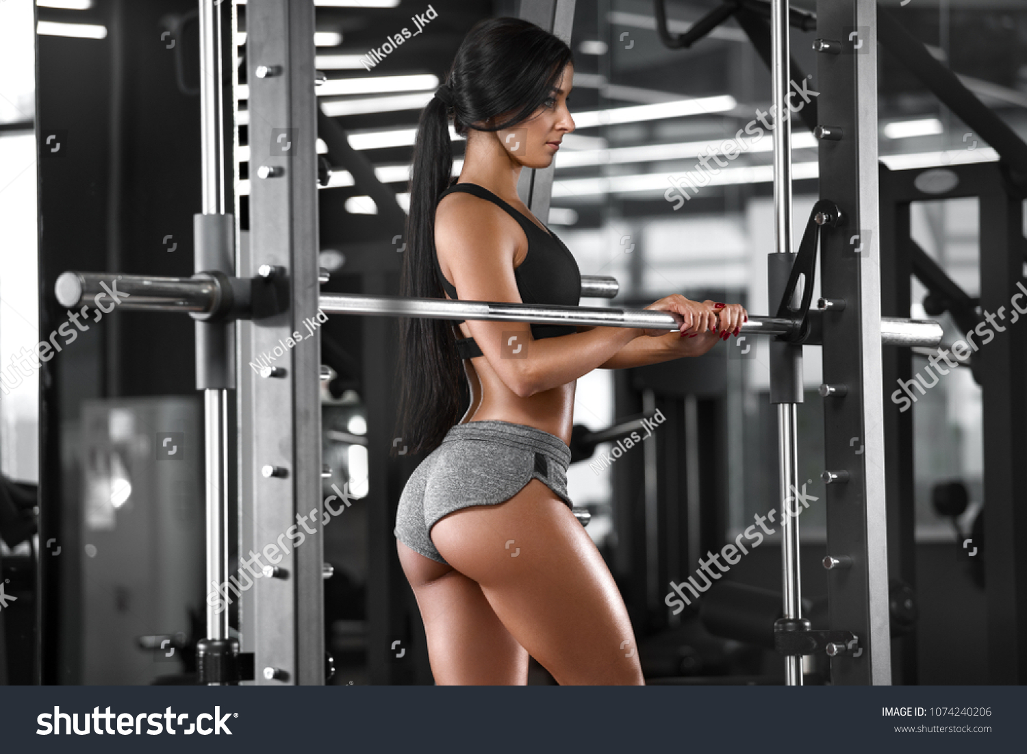 Sexy Athletic Girl Working Out Gym Stockfoto Jetzt Bearbeiten 1074240206