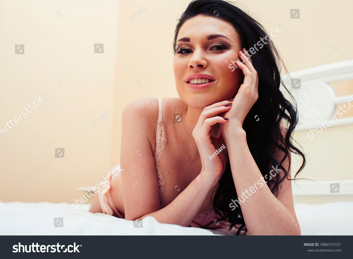 Foto Stok Sexy Beautiful Brunette Woman Lying Bed Edit Sekarang