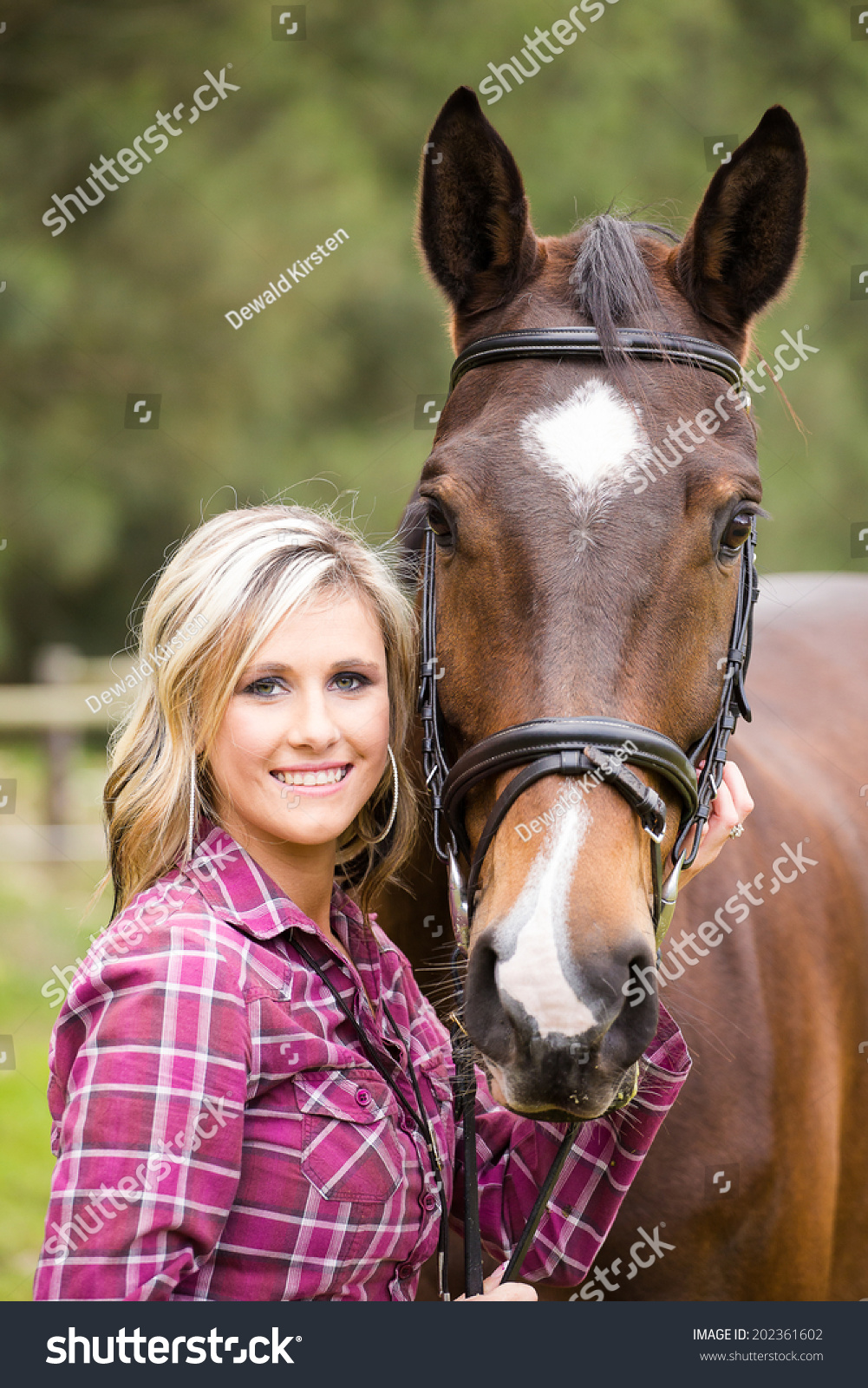 Sexy Blond Farm Girl Posing Her Foto Stok 202361602 Shutterstock 3612