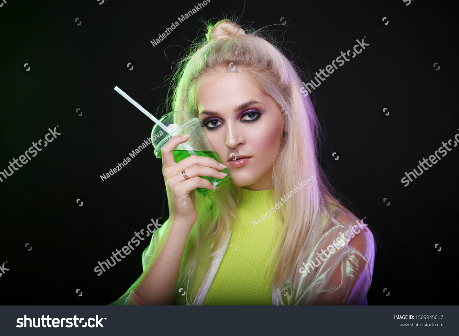 Sexy Blond Woman Neon Light Nightclub стоковая фотография редактировать 1509945017 
