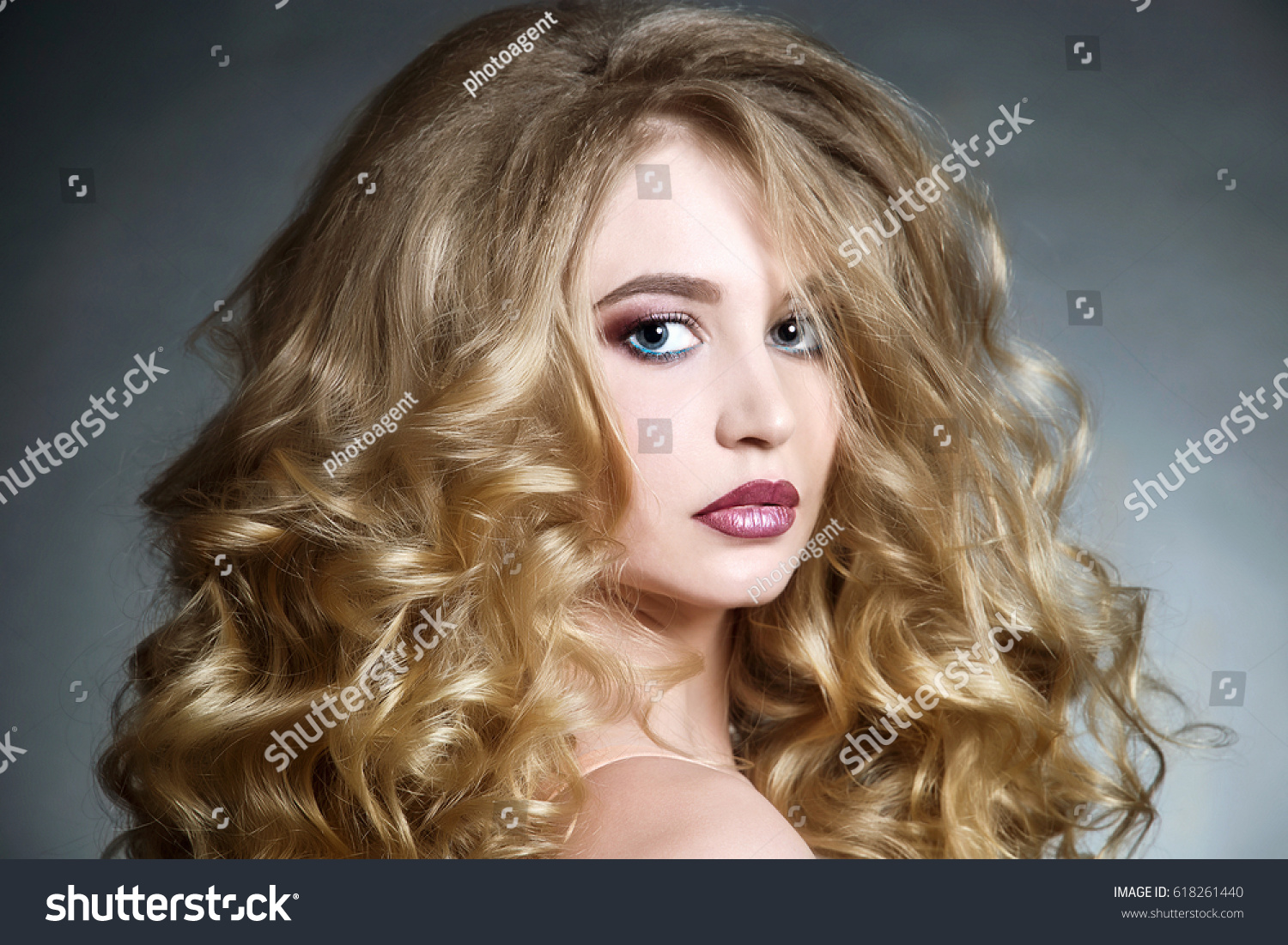 Sexy Blonde Girl Healthy Wavy Hair Stock Photo Edit Now 618261440