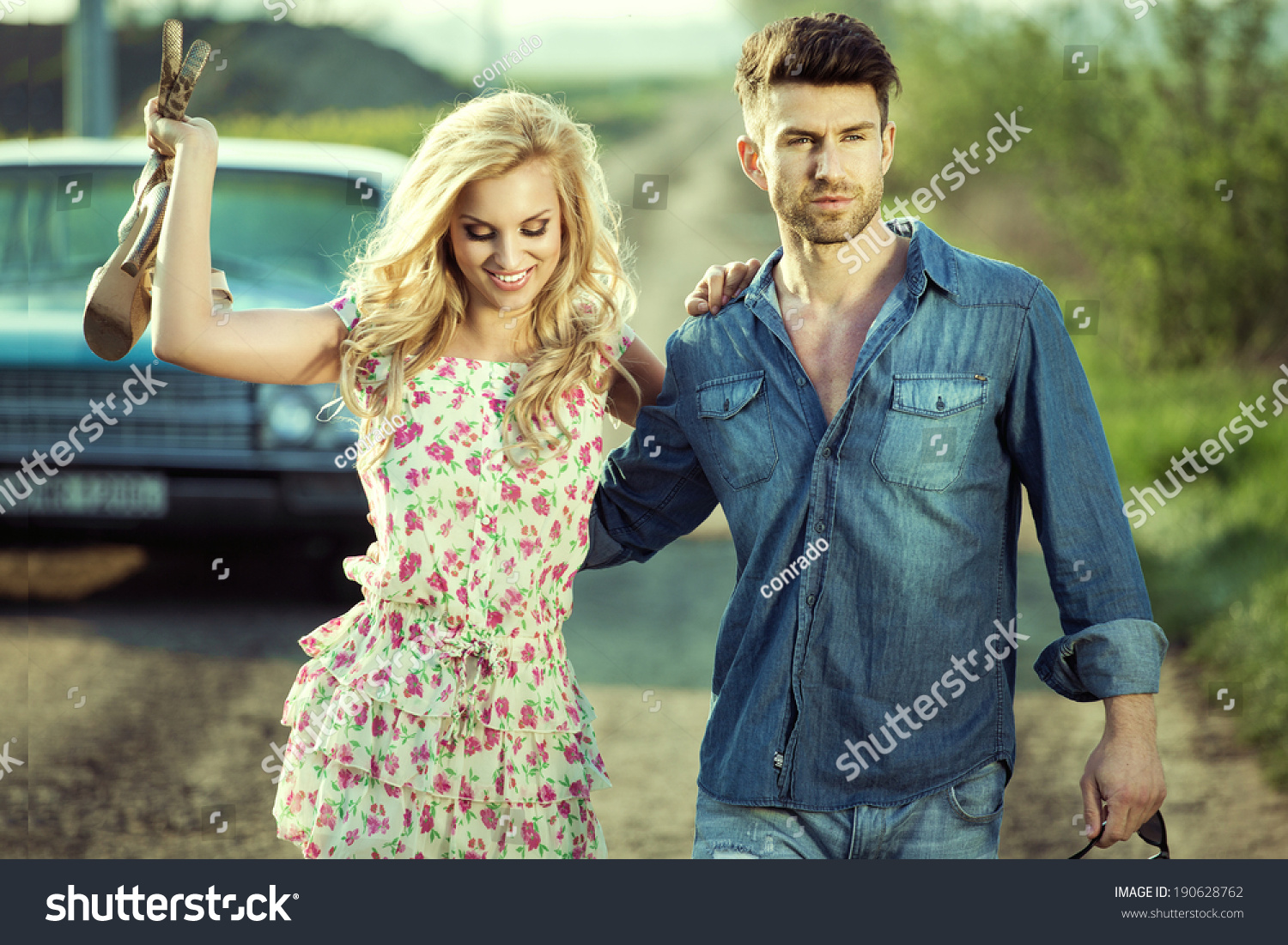 Sexy Couple Old Car Stock Photo 190628762 | Shutterstock