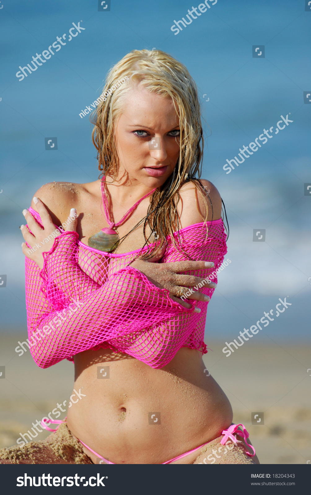 Sexy Girl On Beach Wearing Pink库存照片18204343 Shutterstock