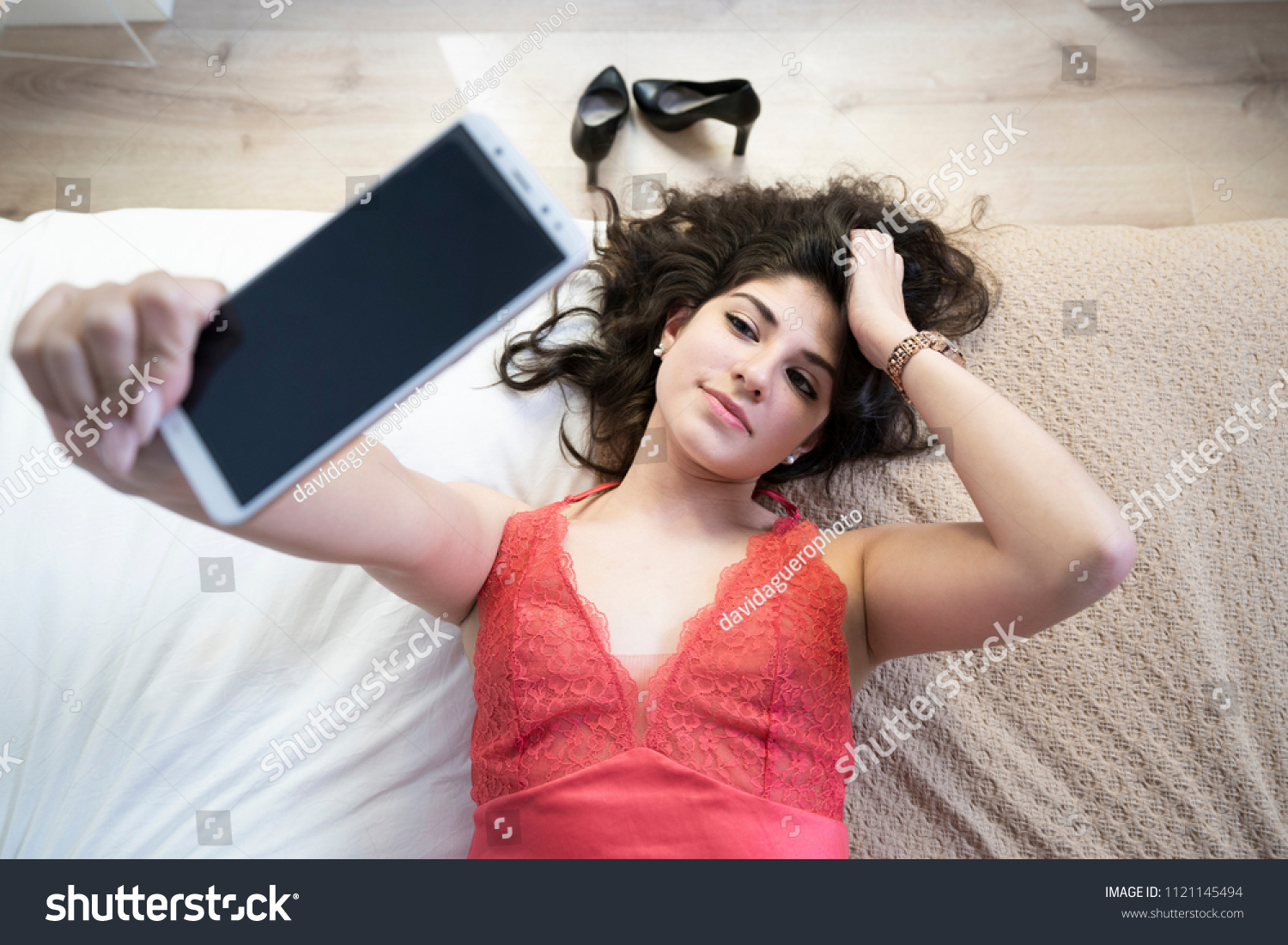 girl doing a sexy self portrait sex photo
