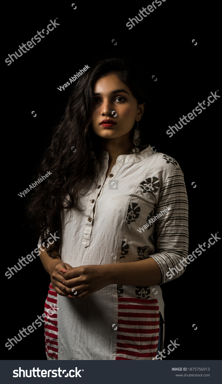 Sexy Indische Frau Mit Make Up Und Stockfoto 1875756913 Shutterstock 6672