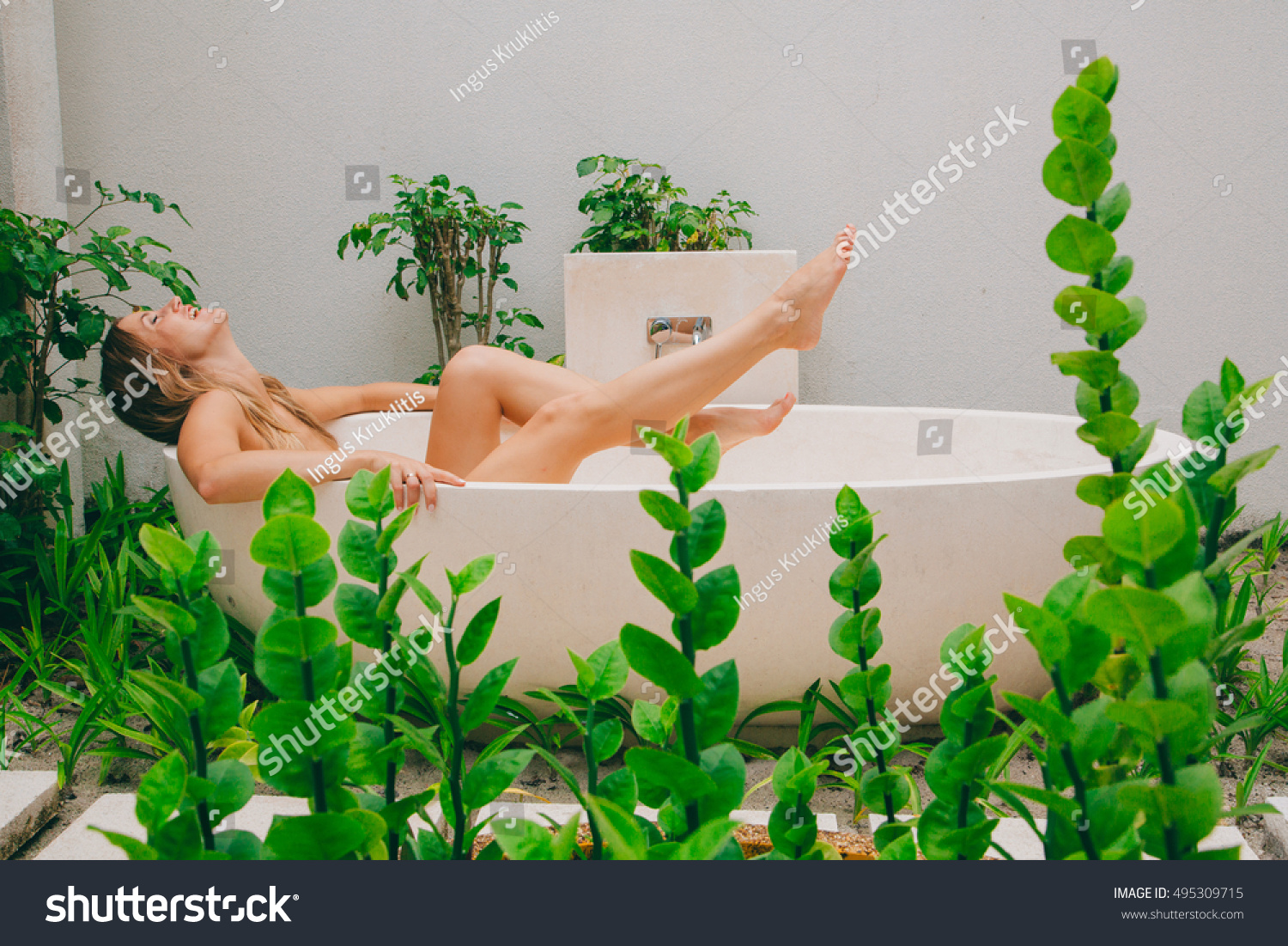 naked girl takeing a bath pic from sex video