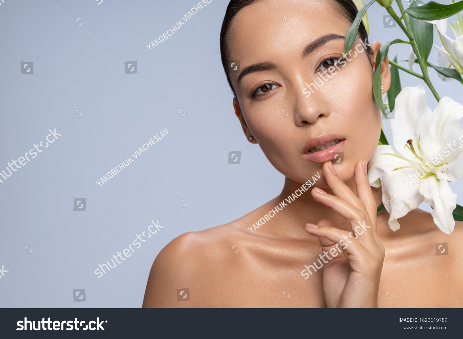 Sexy Naked Girl Touching Her Lips Foto Stok 1623619789 Shutterstock