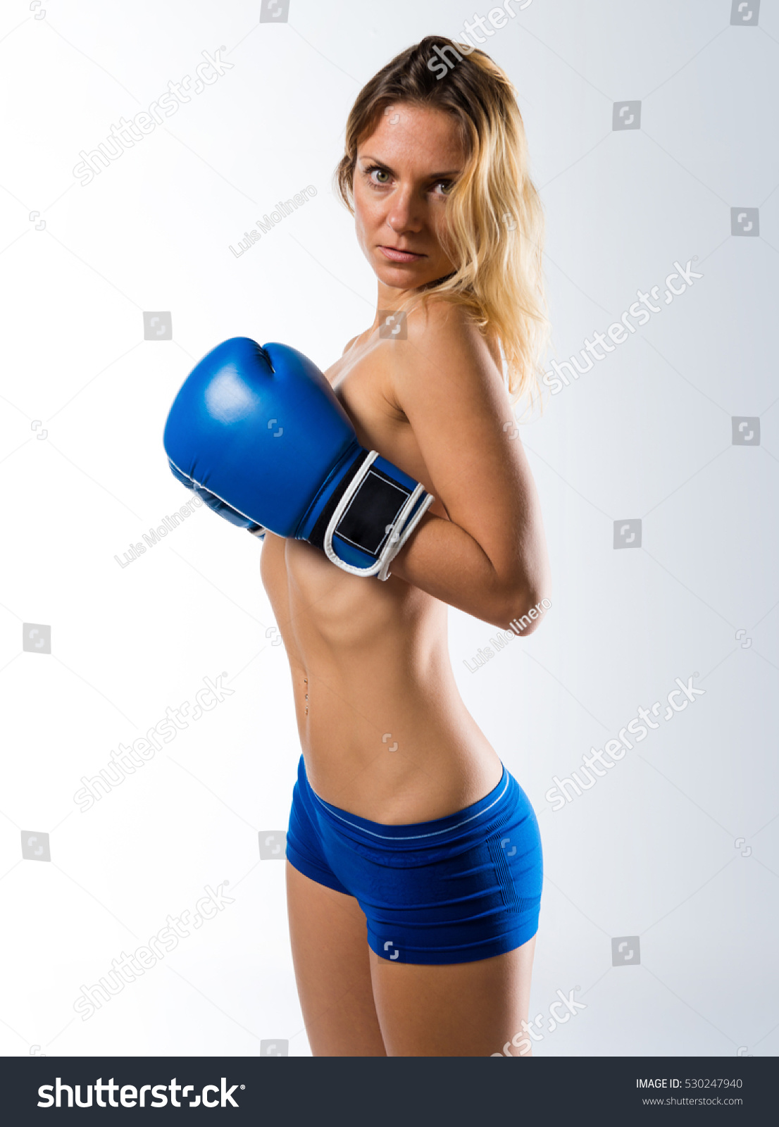 Nude girl in boxing gloves - Nude pics