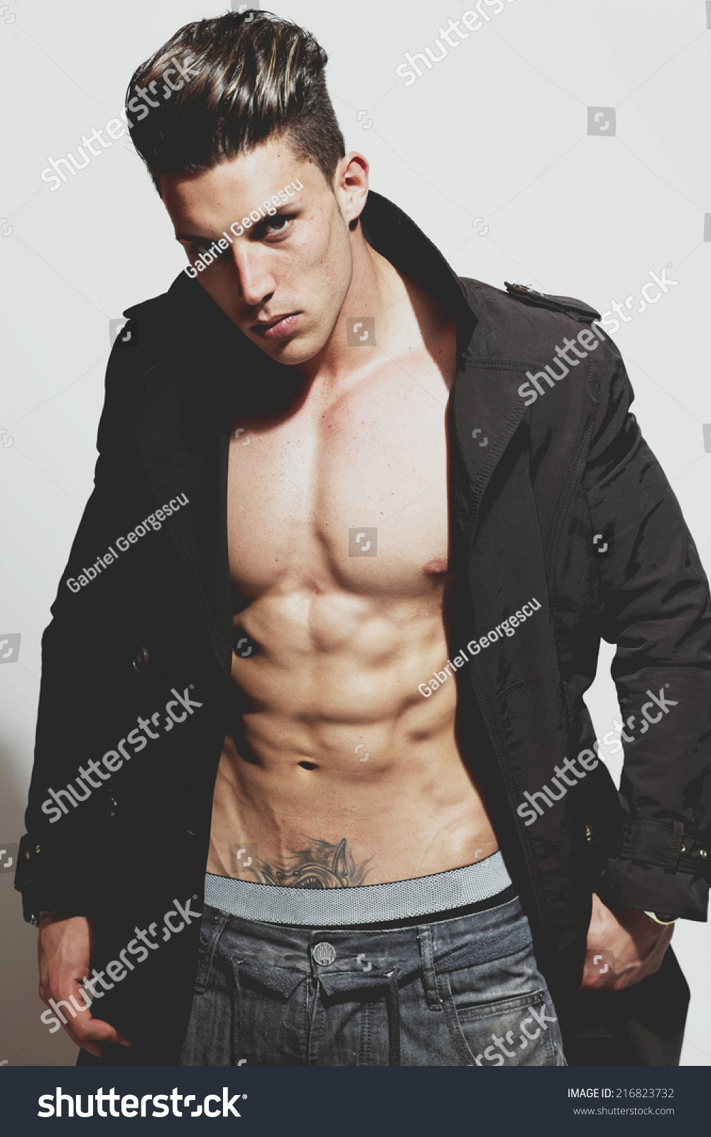 Sexy Portrait Very Muscular Shirtless Male Stockfoto 216823732 Shutterstock