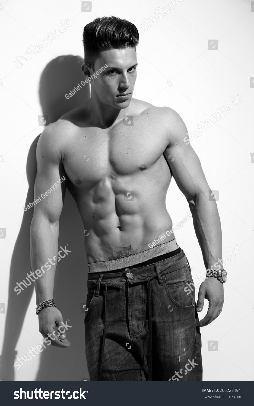 Sexy Portrait Very Muscular Shirtless Male库存照片206228494 Shutterstock
