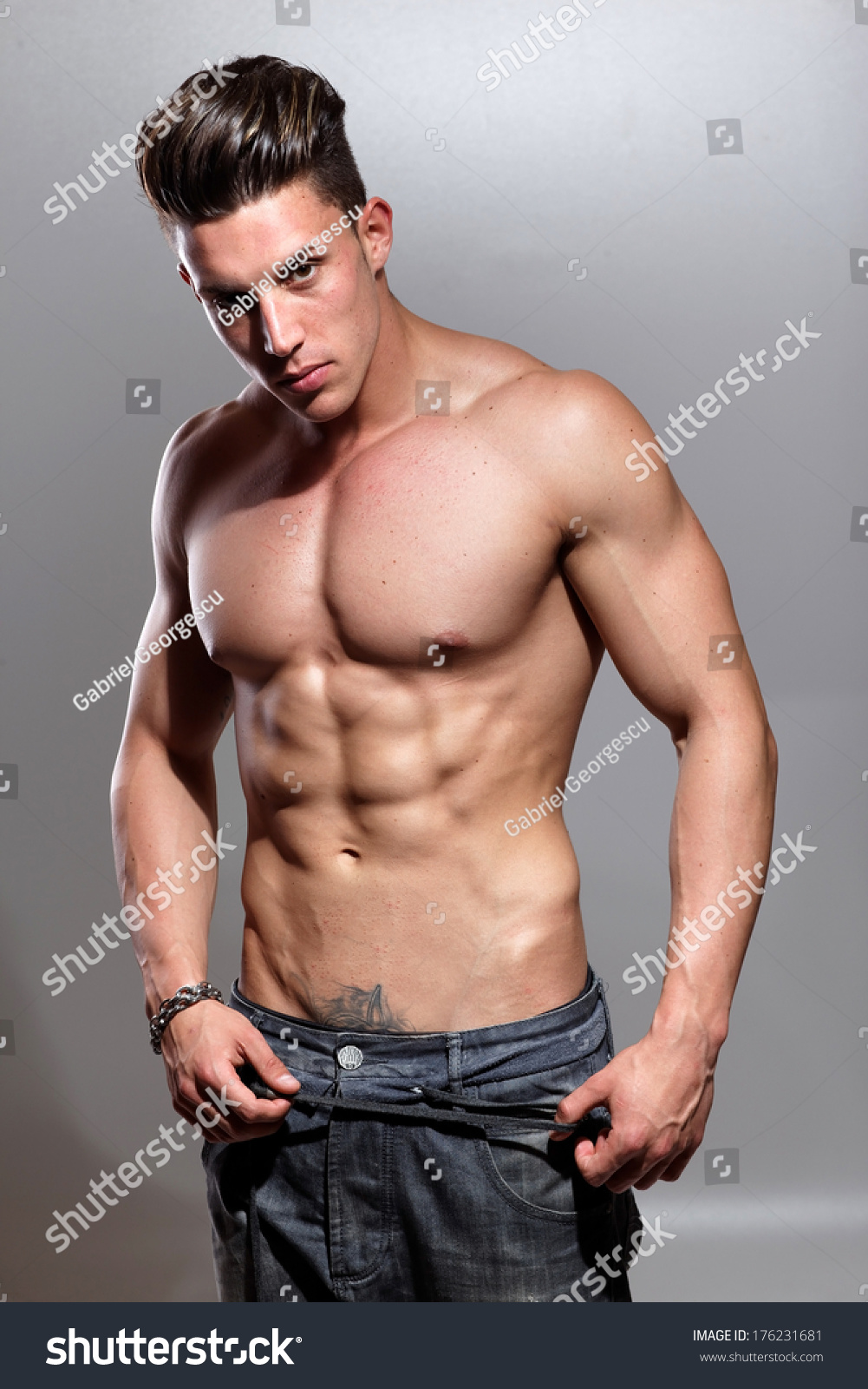 Zdjęcie Stockowe „sexy Portrait Very Muscular Shirtless Male