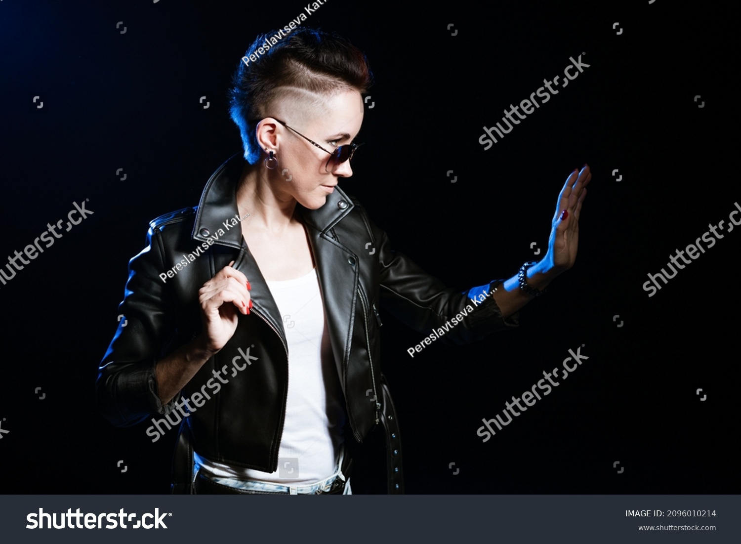 22,763 Rock hairstyle woman Images, Stock Photos & Vectors | Shutterstock