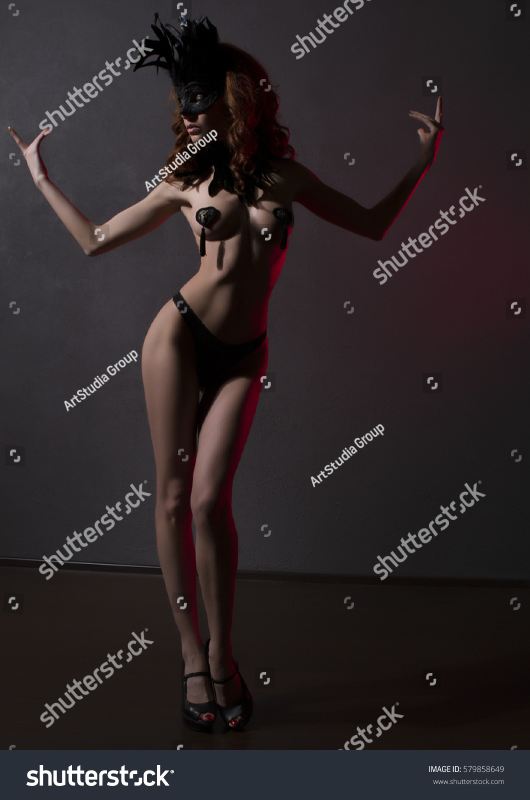 Sexy Slim Frau Burlesque Tänzer Unerkennbarer Stockfoto 579858649 Shutterstock