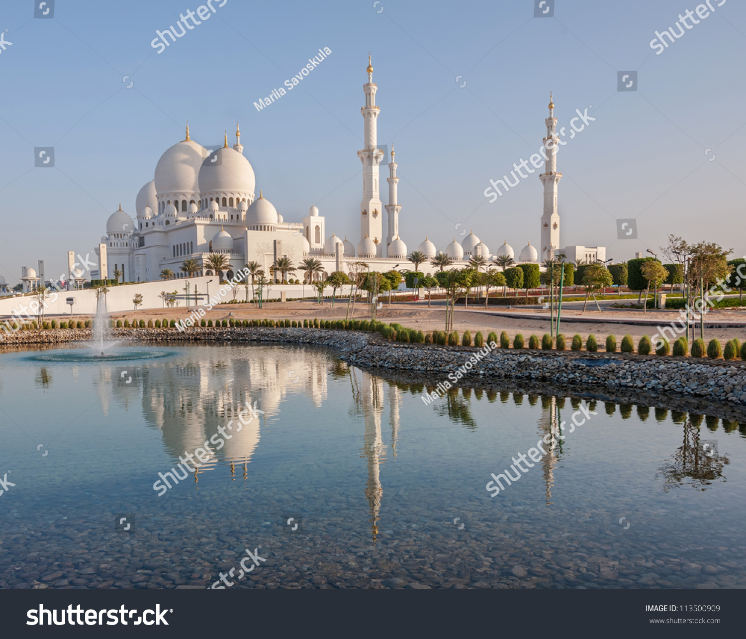 Sheikh Zayed Mosque In Middle East United Arab Emirates With Reflection ...