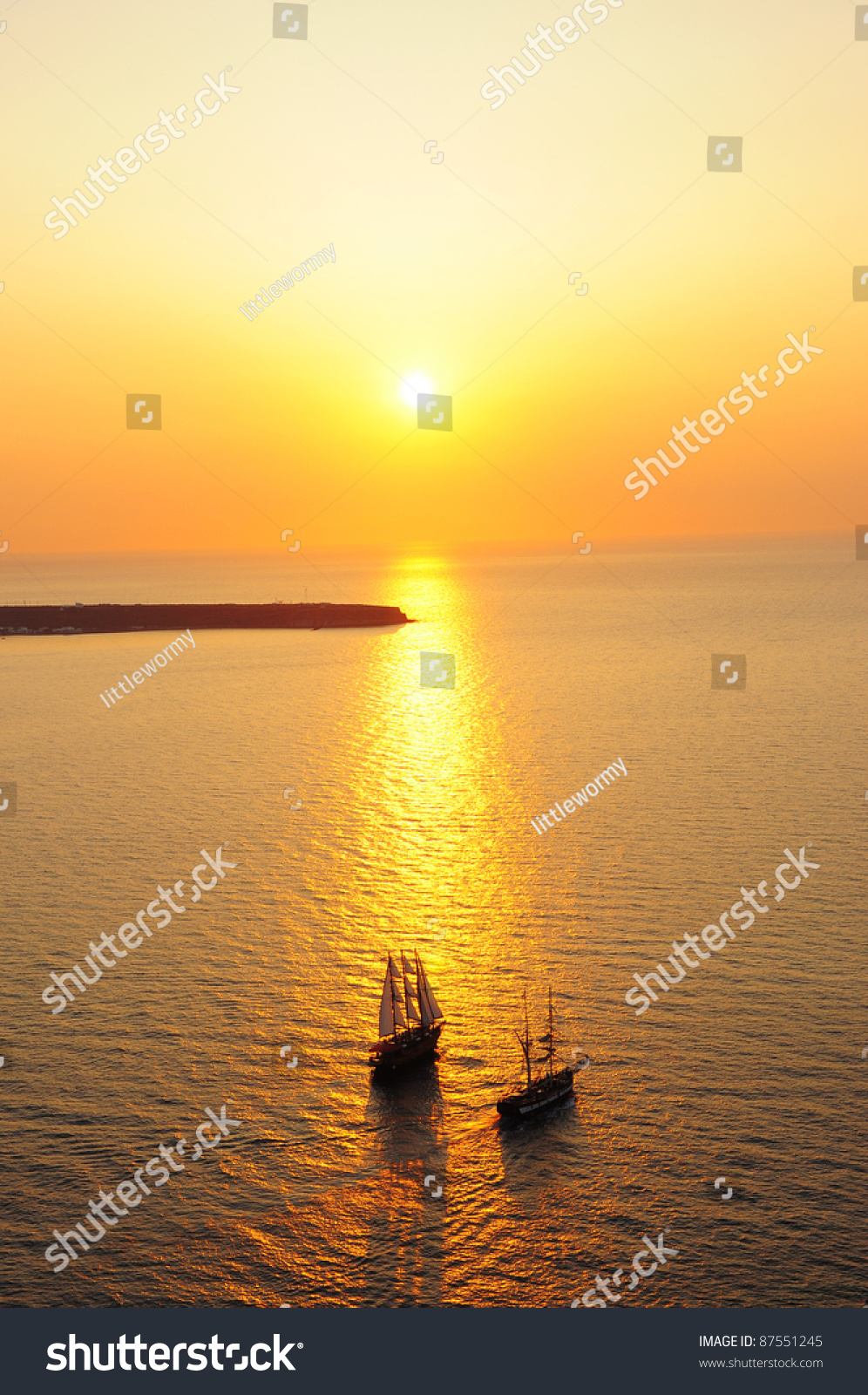 Ship Sailing Into The Sunset At Santorini Greece Stock Photo 87551245 ...