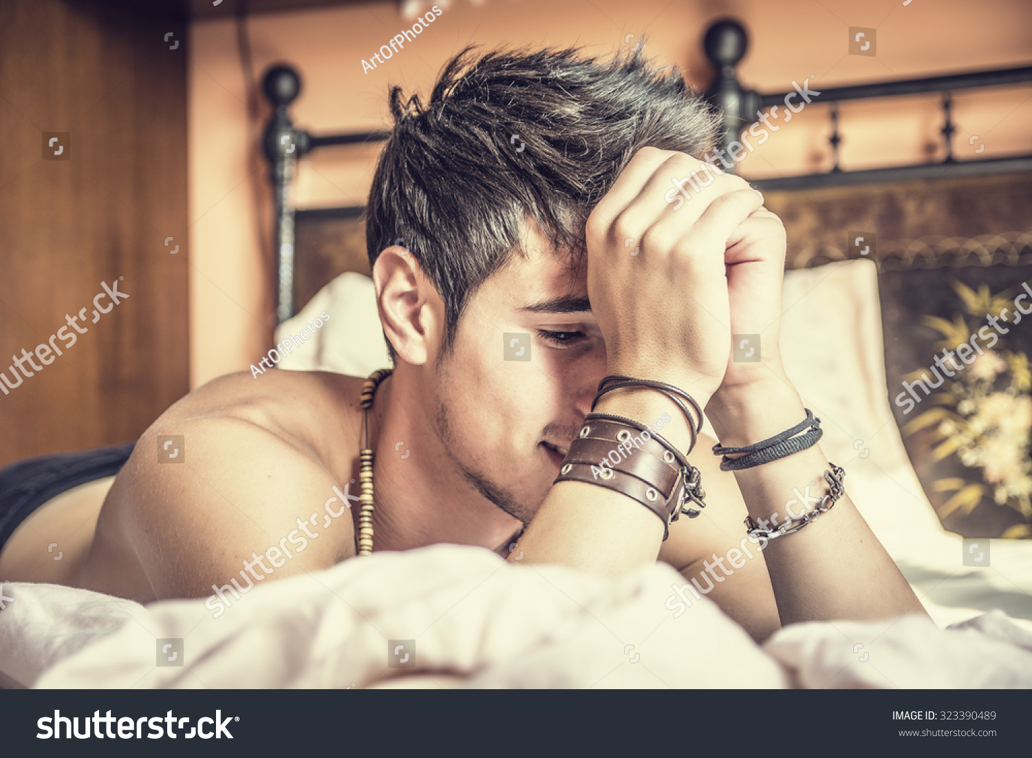 Photo De Stock Shirtless Sexy Male Model Lying Alone 323390489 Shutterstock