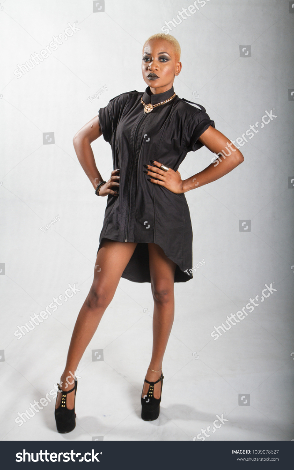 Short Blond Hair Ebony Model Stock Photo 1009078627 Shutterstock