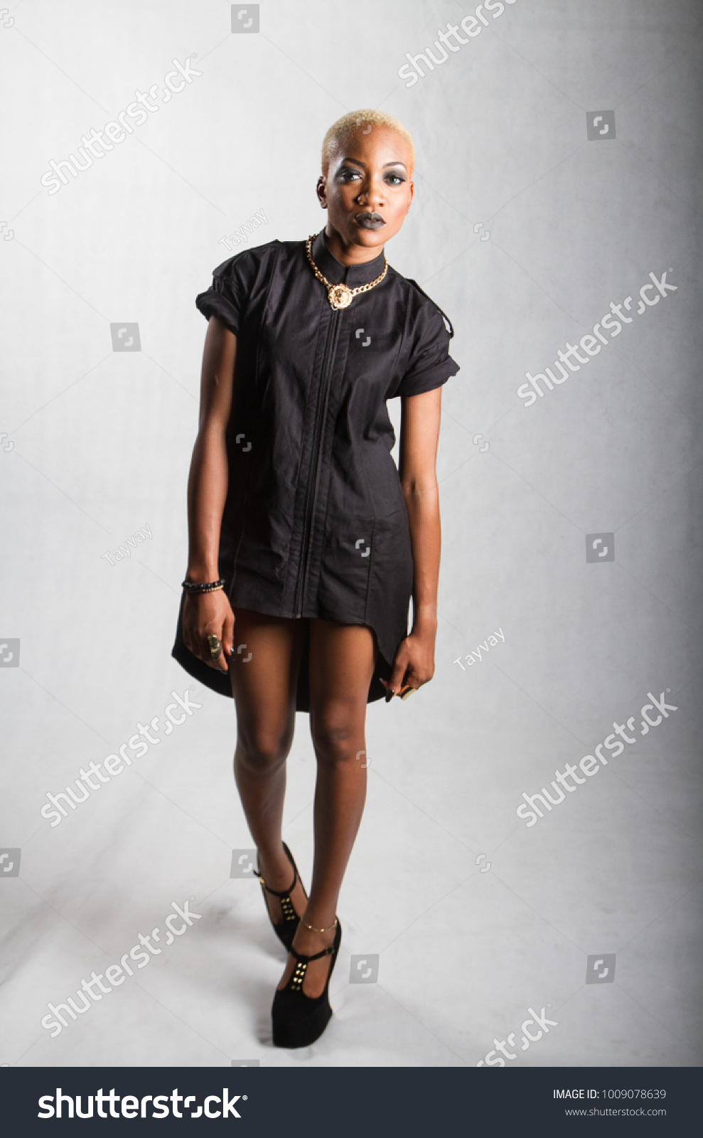 Short Blond Hair Ebony Model Stock Photo 1009078639 Shutterstock