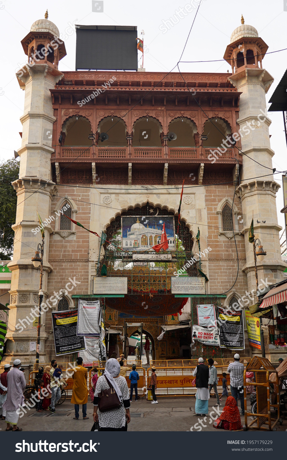 Shrine Sufi Saint Hazrat Khwaja Moinuddin Stock Photo 1957179229 ...