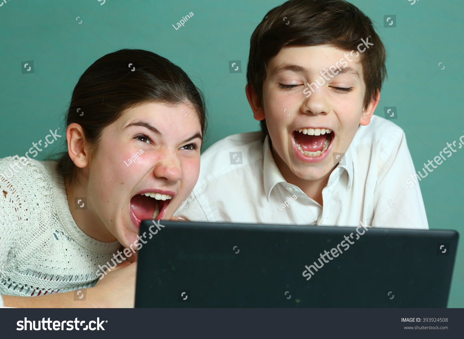 Siblings Teenage Couple Brother Sister Watch Foto Stock 393924508 Shutterstock