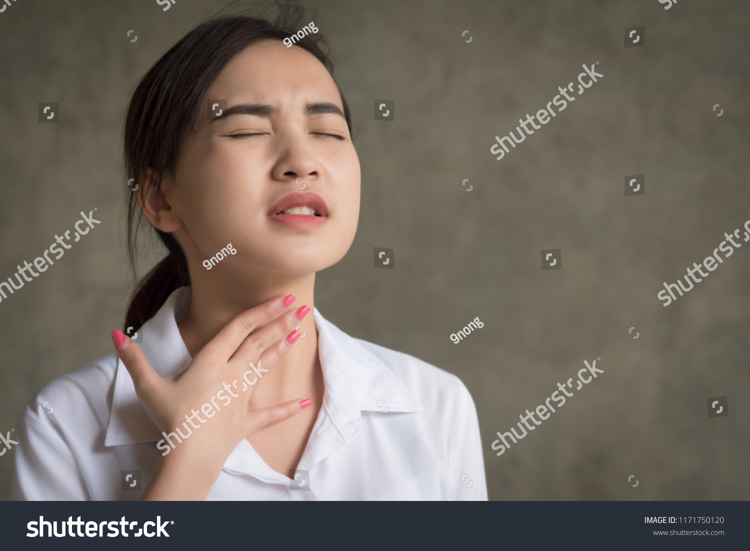 sick-woman-sore-throat-portrait-sick-foto-de-stock-editar-ahora