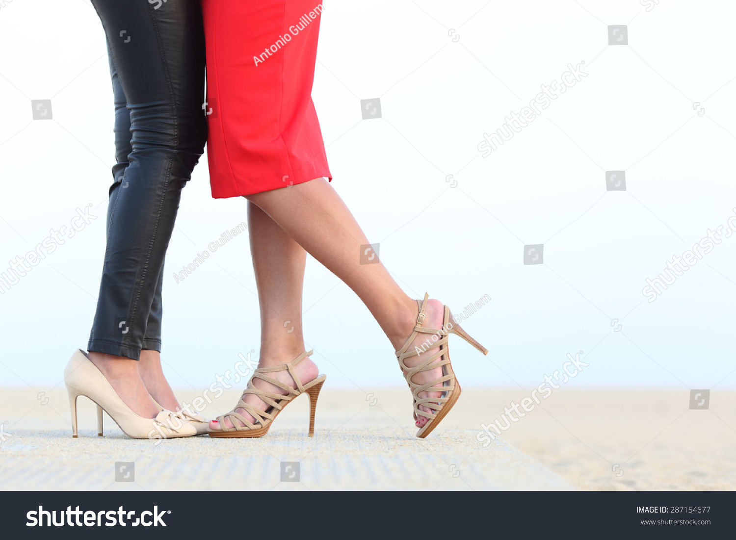 Side View Couple Lesbian Women Legs Foto De Stock Editar Ahora 287154677