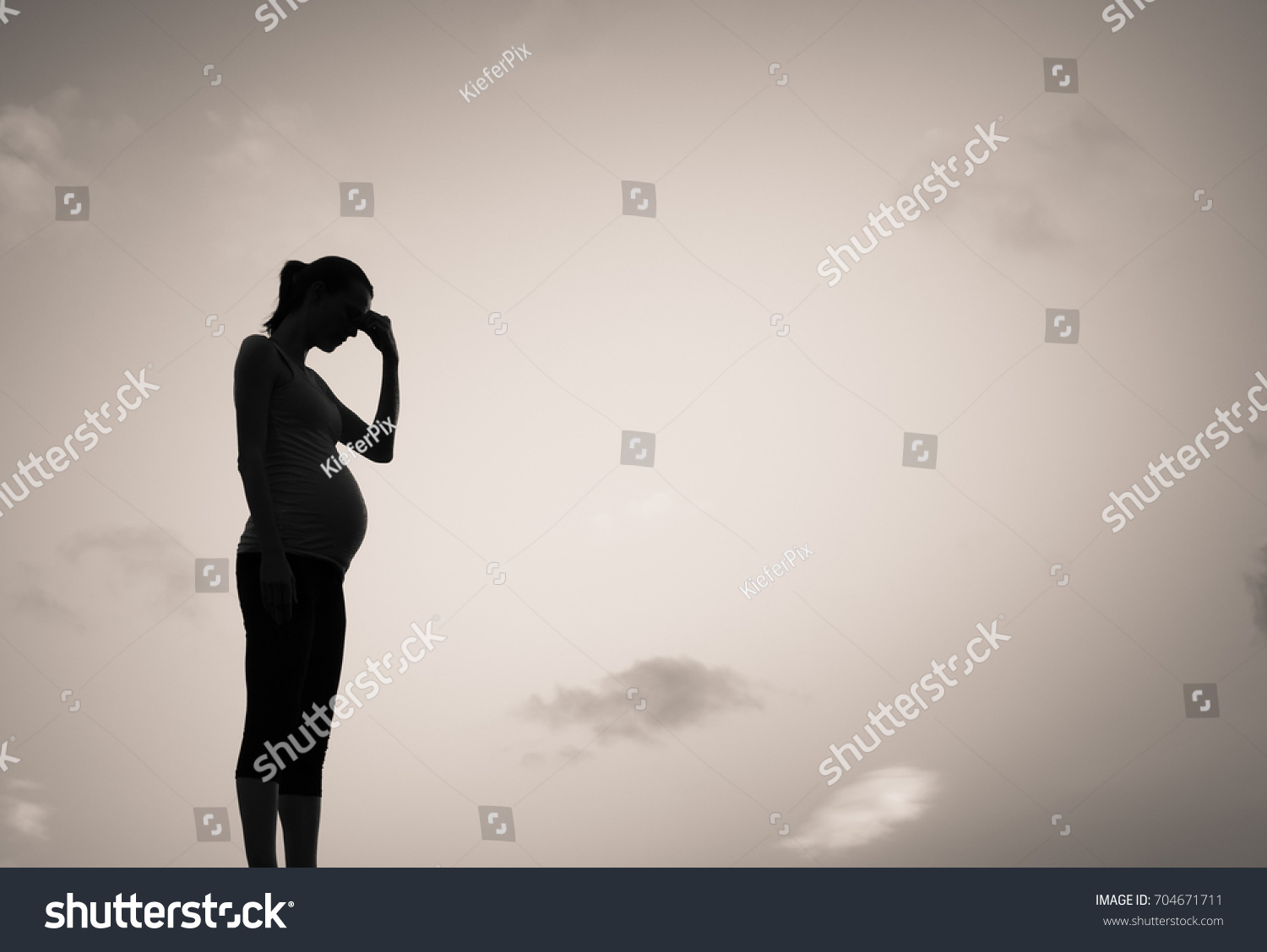 Silhouette De La Triste Femme Enceinte Photo De Stock Modifiable