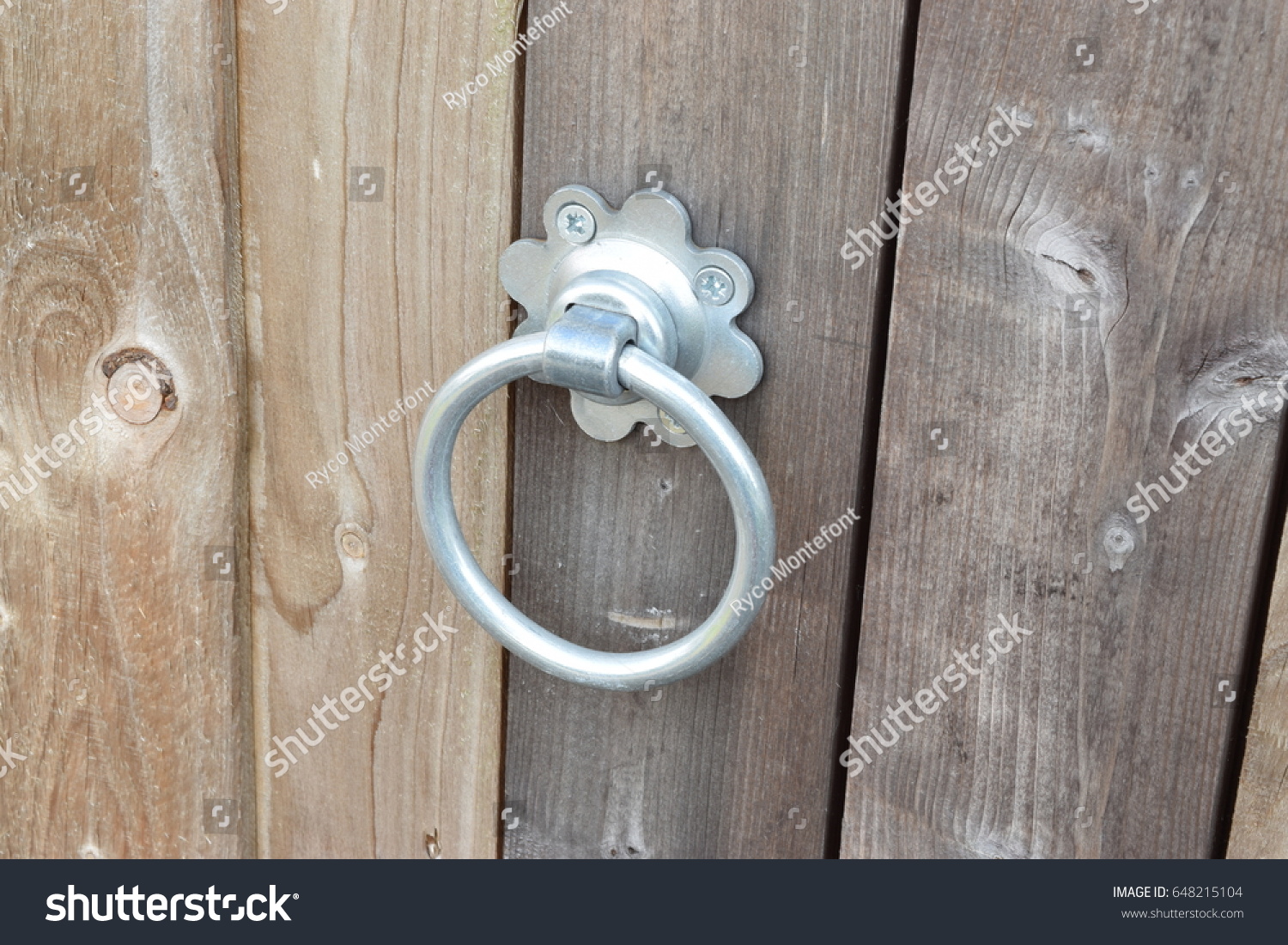 silver round door knobs