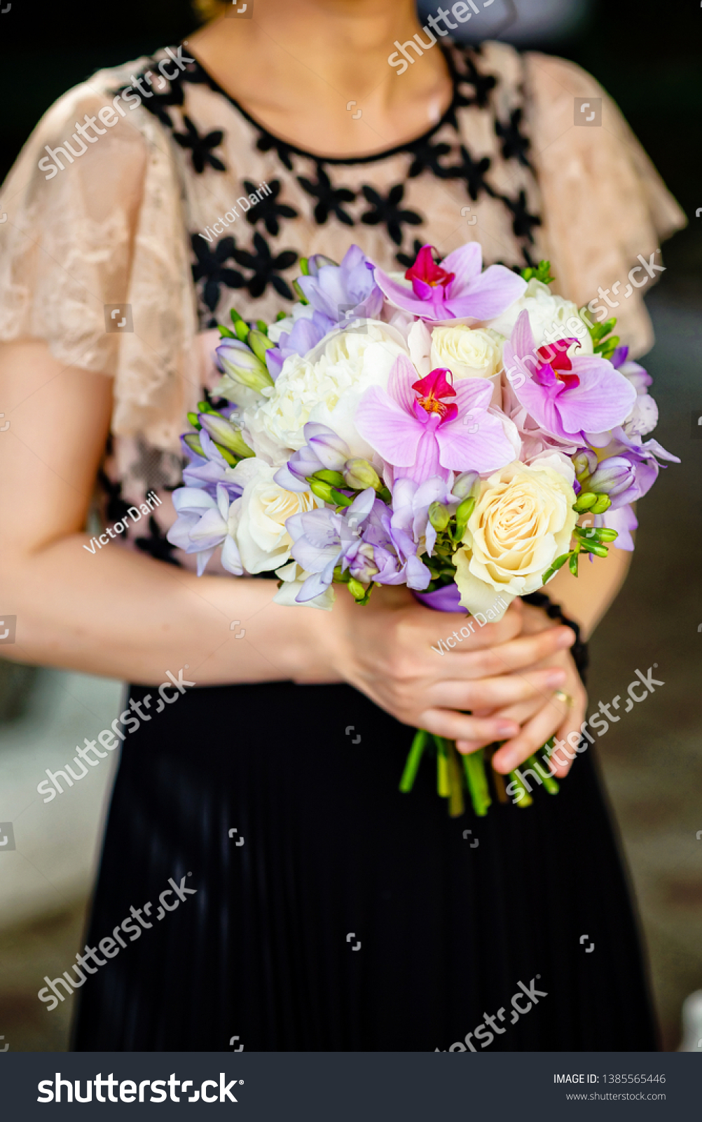 Simple Elegant Bridal Bouquet Weddings Engagement Stock Photo Edit Now 1385565446