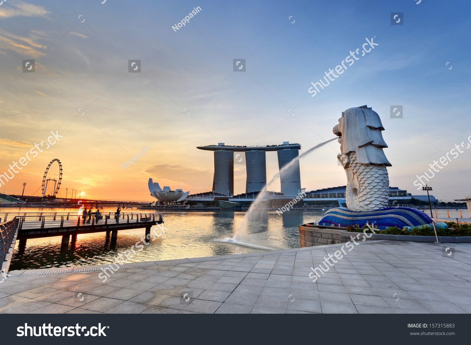 10,698 Singapore skyline merlion Images, Stock Photos & Vectors ...