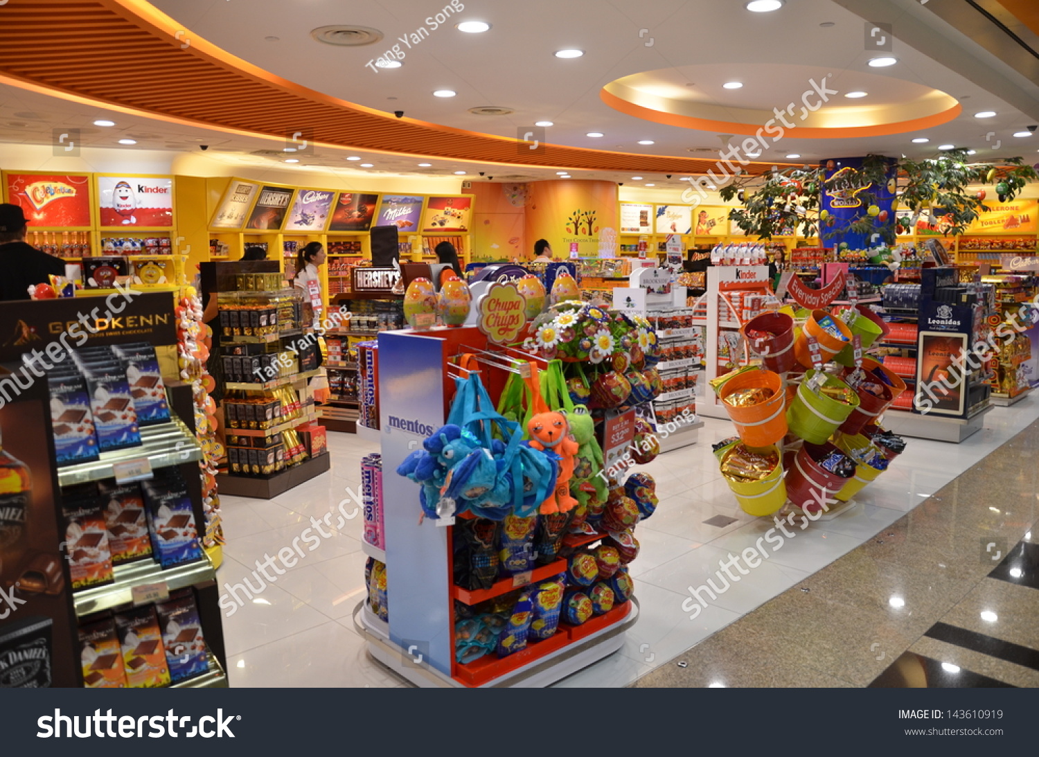 Singaporejune 14 Customers Shop Toys Changi Stock Photo 143610919 ...