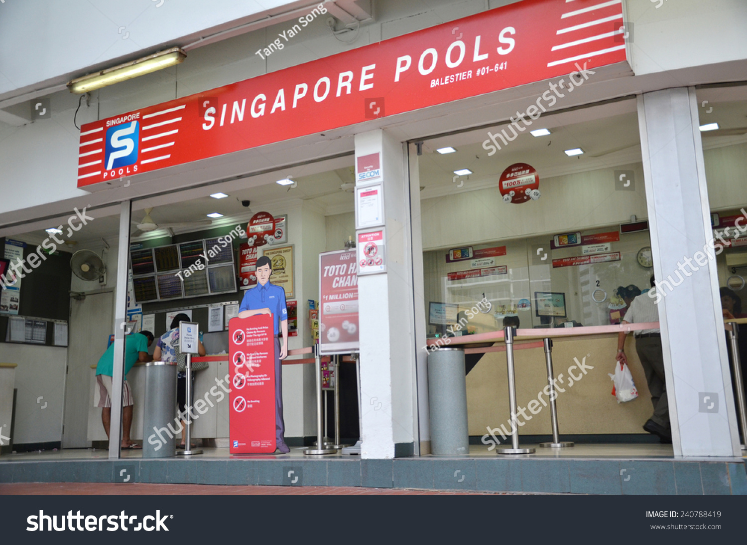 Singapore October 26 Customers Buy Lottery Stock Photo Edit Now