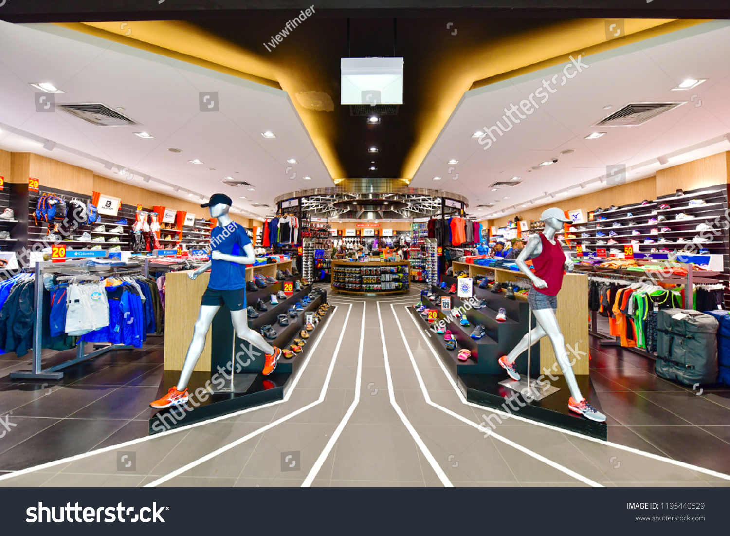 Singapore October 12018 World Sports Shop Stock Photo Edit Now 1195440529