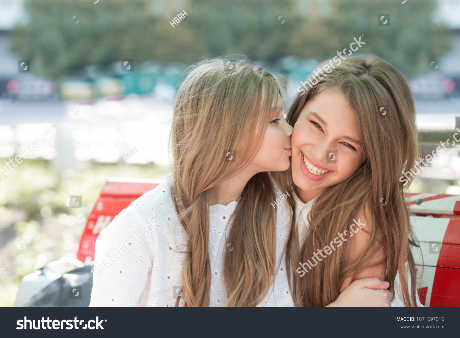 Gorgeous blonde teen girls kissing You tell Gorgeous blonde teen girls kissing