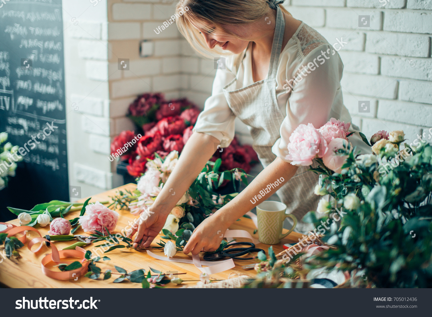 45,416 Small flower shop Stock Photos, Images & Photography | Shutterstock