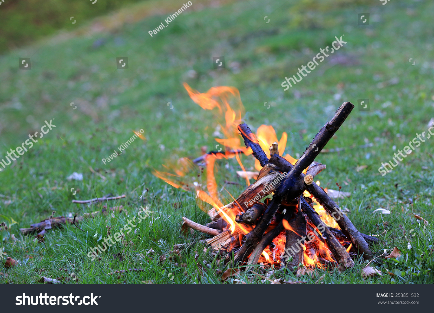 Small Campfire On Green Meadow Stock Photo 253851532 : Shutterstock