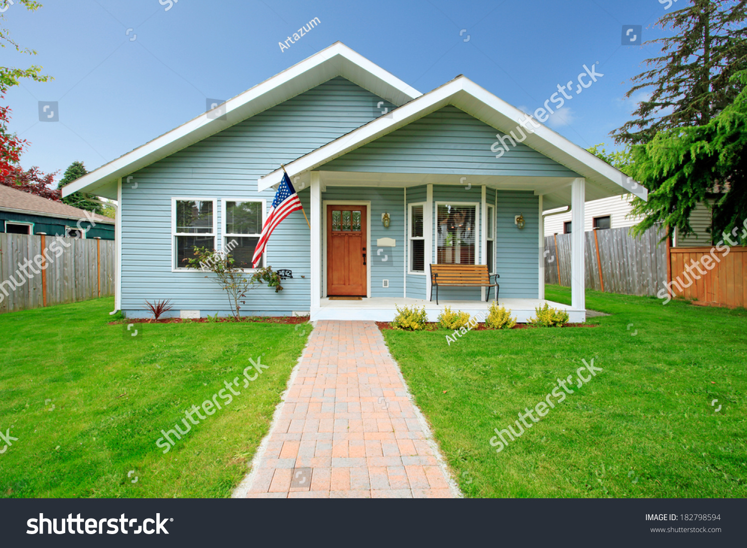 16-665-small-house-front-view-images-stock-photos-vectors-shutterstock