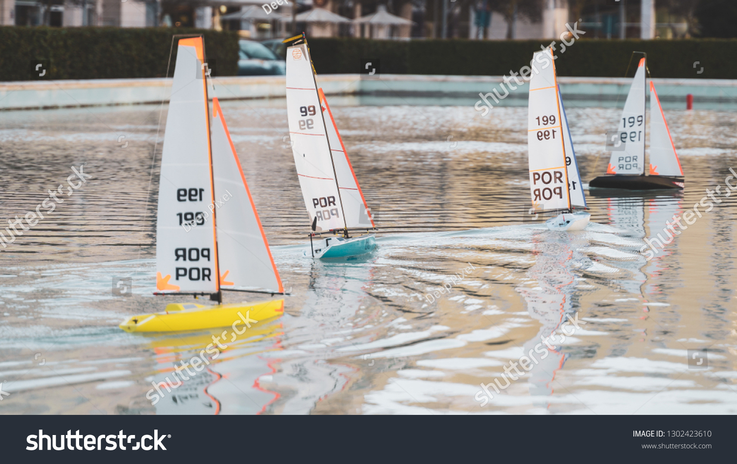 toy boat racing