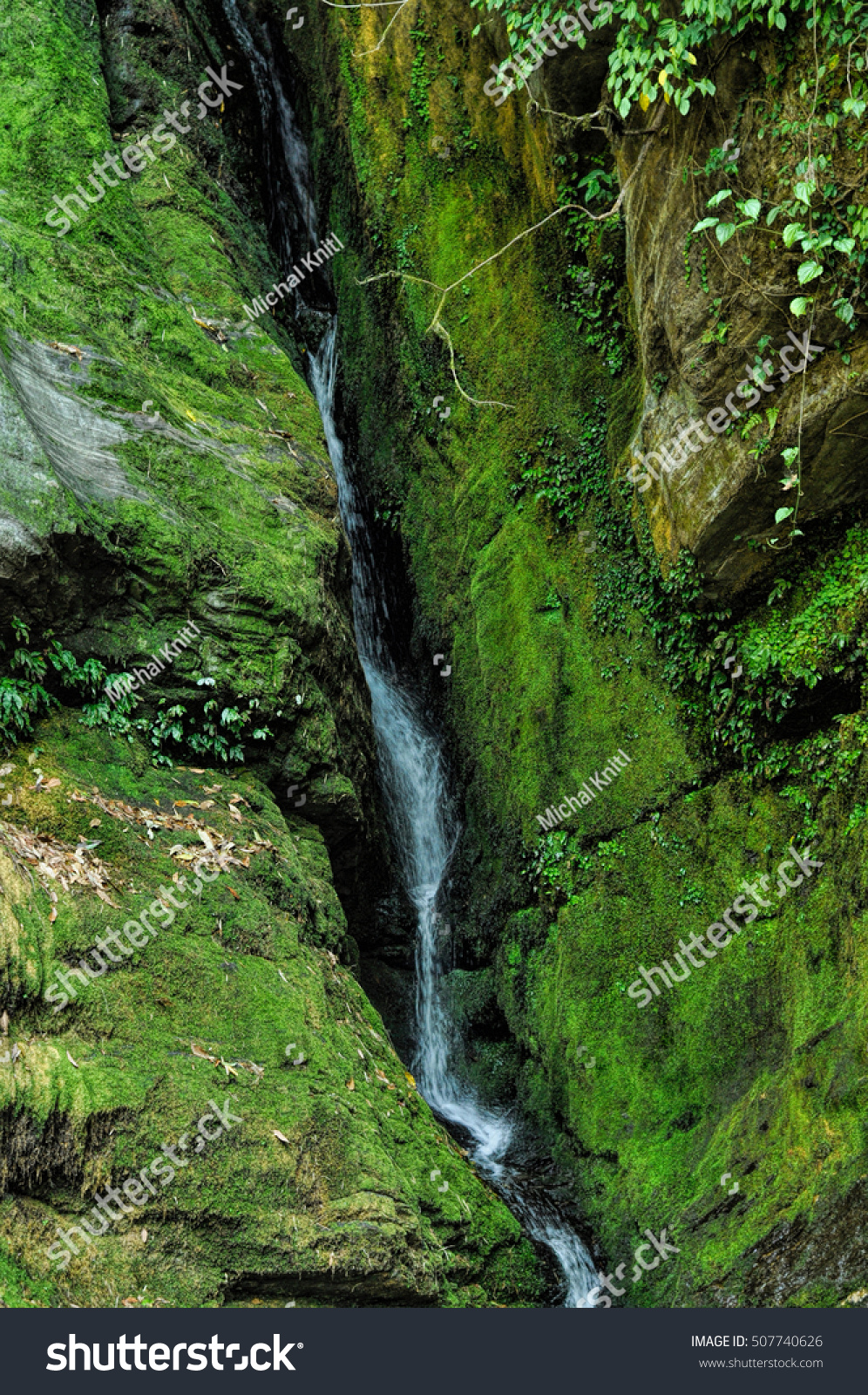 kubiske Antibiotika slap af Small Scenic Green Waterfall Nepal Stock Photo (Edit Now) 507740626