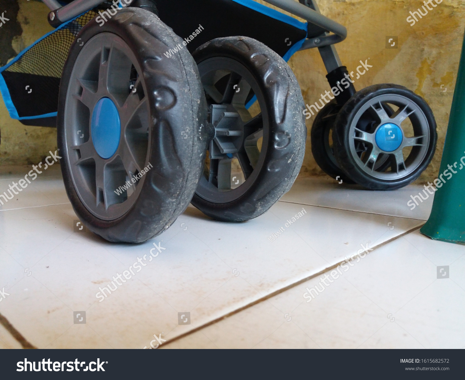 small wheels for toys