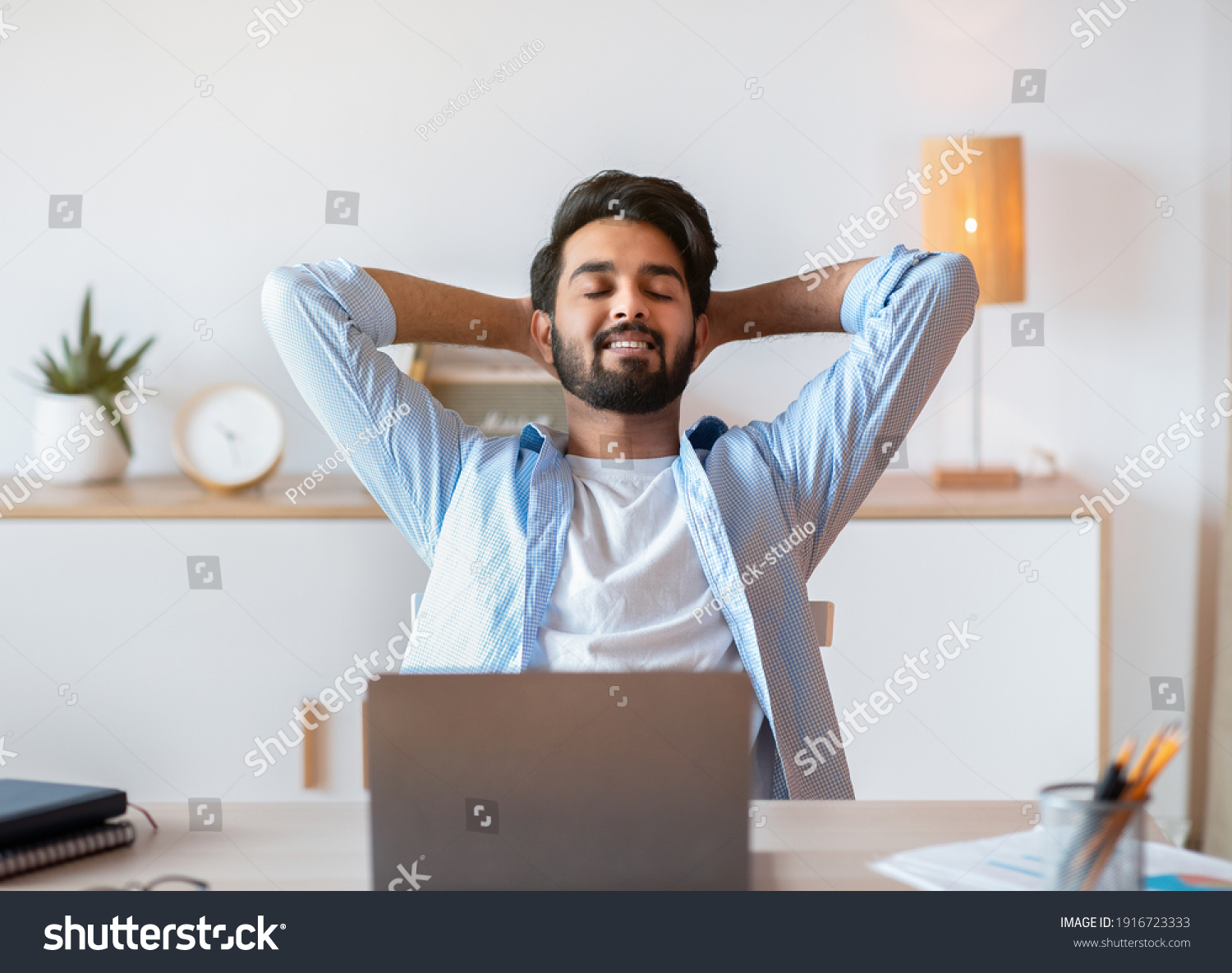 Relax desktop Images, Stock Photos & Vectors | Shutterstock